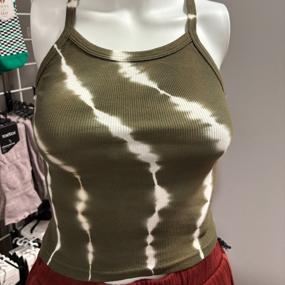 Strut This shamrock tank